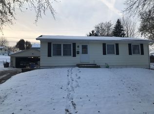 2625 Rosewood Dr, Dubuque, IA 52001