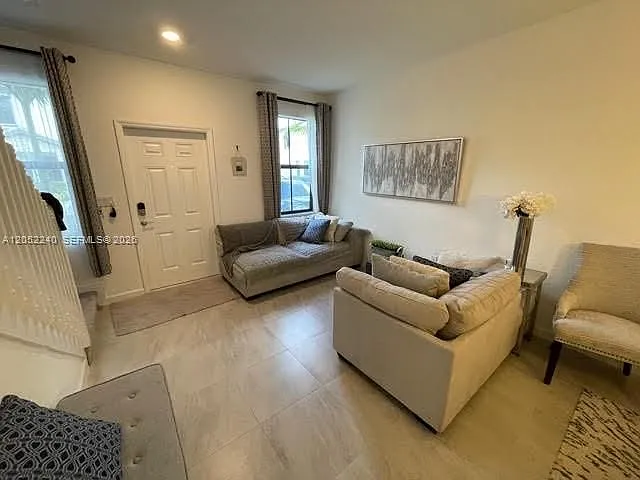 1524 SW 28th St — Photo 2