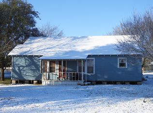 713 N Allyn Ave E, Mount Calm, TX 76673