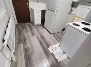 106 Armstrong St #5, Ottawa, ON K1Y 2V7