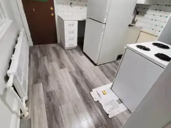 106 Armstrong St #5, Ottawa, ON K1Y 2V7