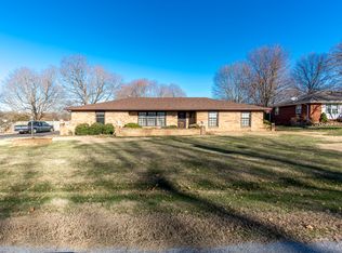 1695 E Farm Road 86, Springfield, MO 65803