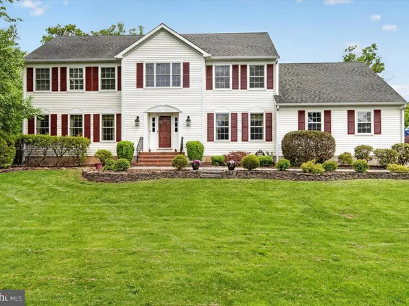 1 Walking Purchase Dr, Pennington, NJ 08534
