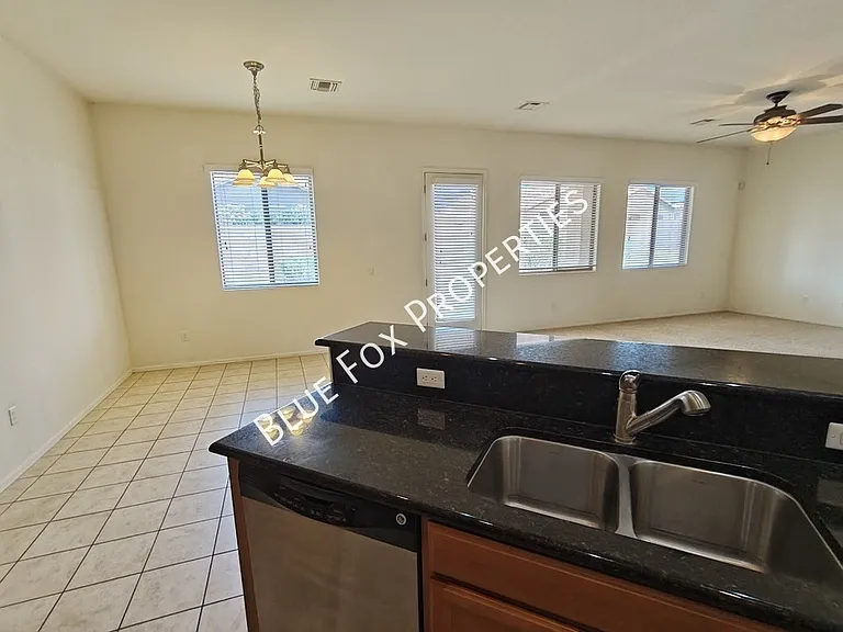 324 N Oak Tree Canyon Loop — Photo 12