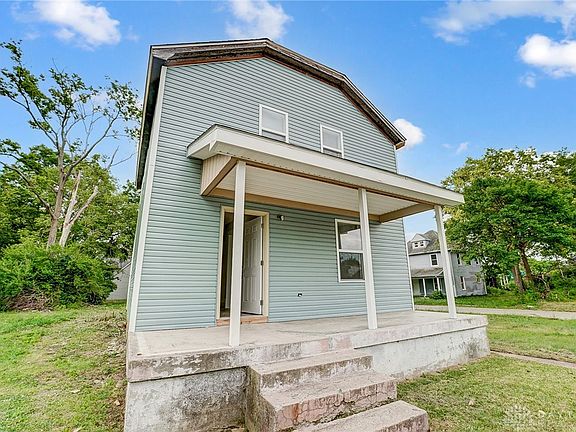 3rd image of 424 College St