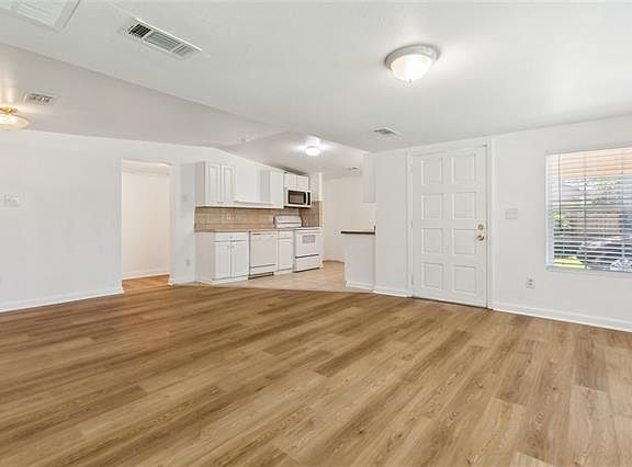 3rd image of 57356 Maple Ave