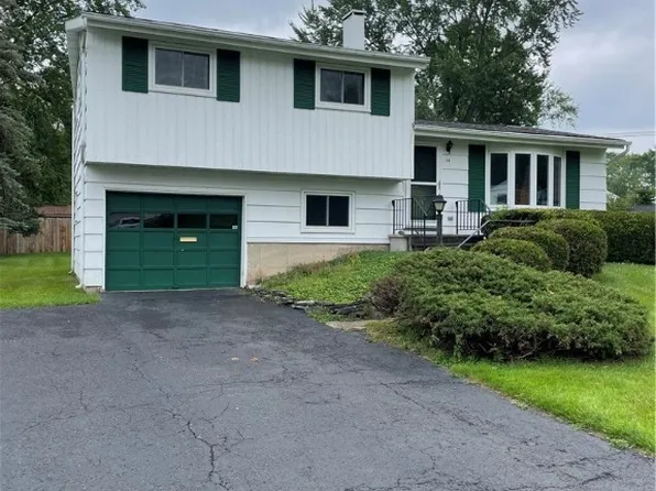 14 Huckleberry Ln, Liverpool, NY 13090