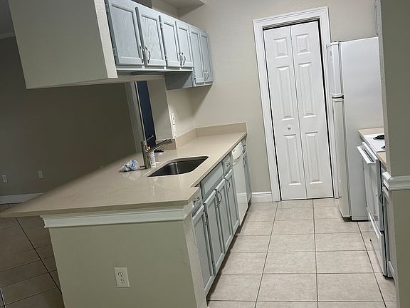 3rd image of 5602 Pinnacle Heights Cir APT 206
