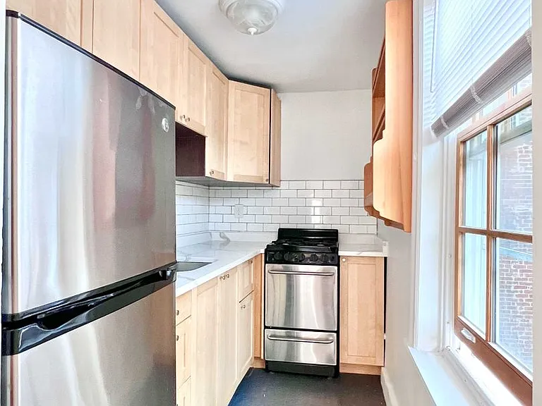 1018 Clinton St #3R — Photo 10