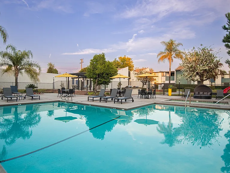 Evria Claremont Apartments — Photo 1