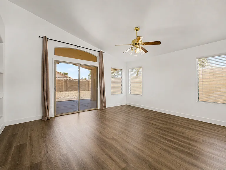 6906 W Phelps Rd — Photo 7