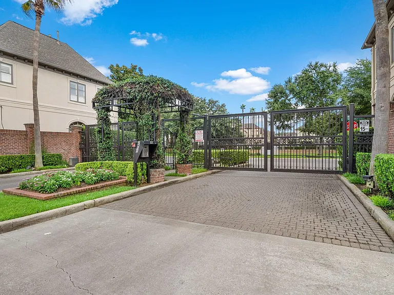 6315 Mystic Bridge Dr — Photo 34