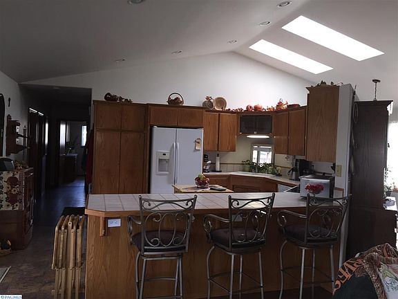 5th image of 305 W Canyon Lakes Dr
