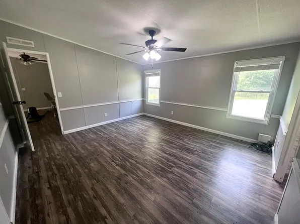 137 Larryton Dr, Cochran, GA 31014