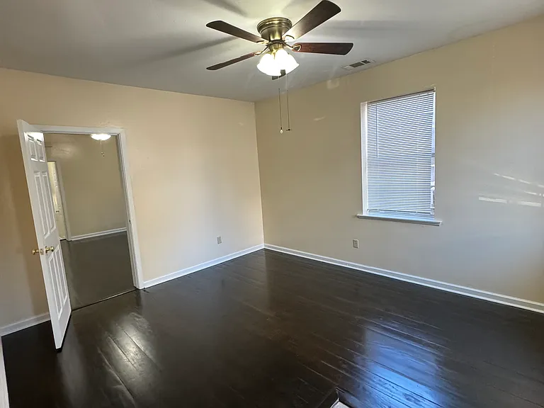 710 Mazant St — Photo 1