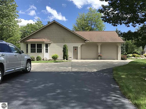 3rd image of 139 Schirmer Dr