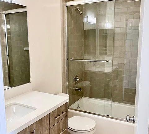 5th image of 2036 N Beachwood Dr #16