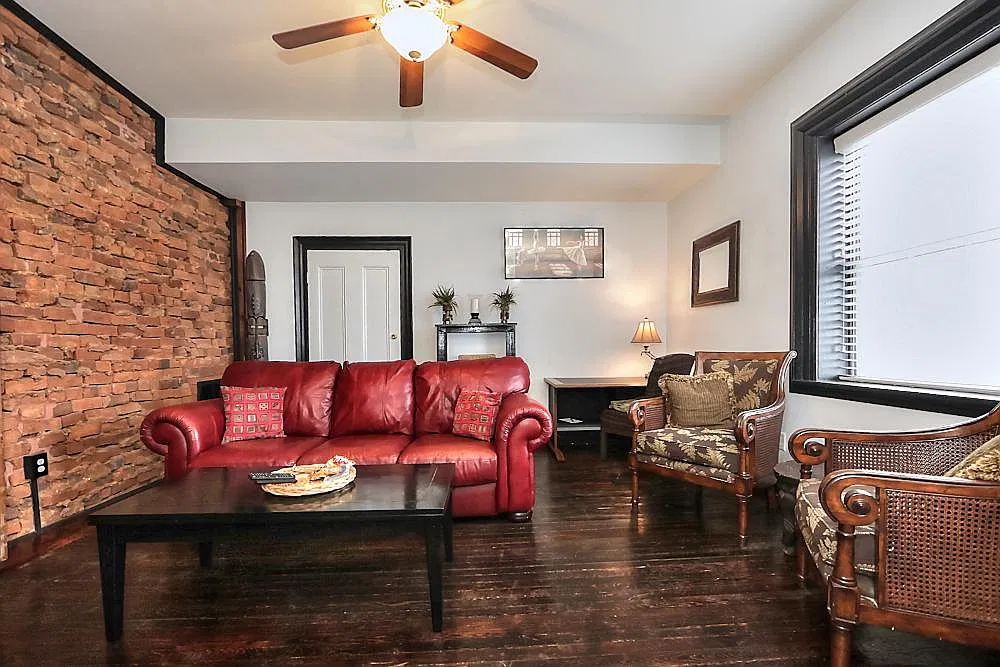 1 bed, 890 sqft, $1,250 — Photo 2