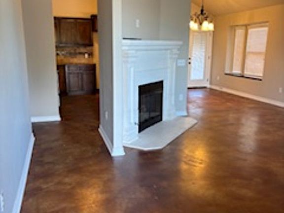 3rd image of 427 Dalton Ln