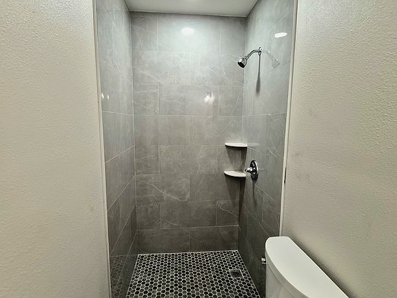 3rd image of 724 S 13th St