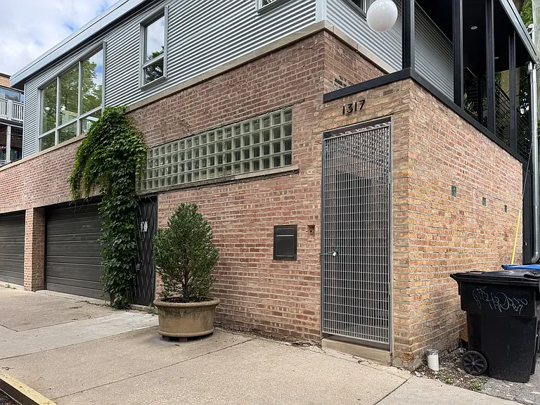1317 N Leavitt St — Photo 24