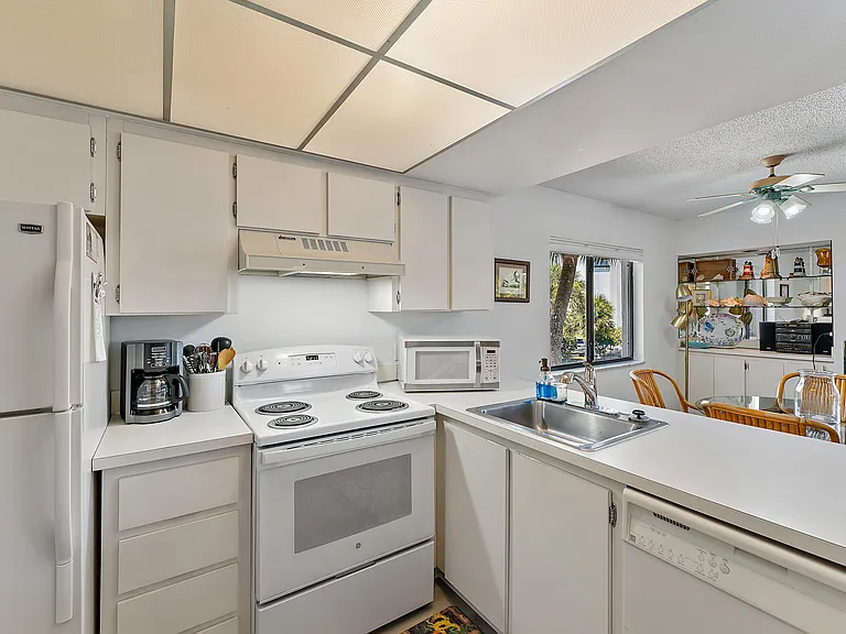 1605 S US Highway 1 #B201 — Photo 23
