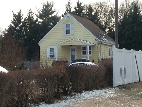 2nd image of 1409 Rogers Ln