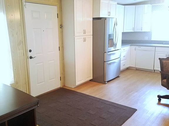 3rd image of 3082 Junction Cir