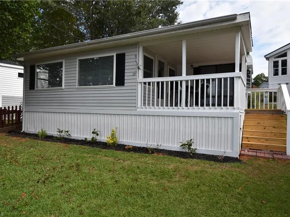 110 Maple St, New London, NC 28127
