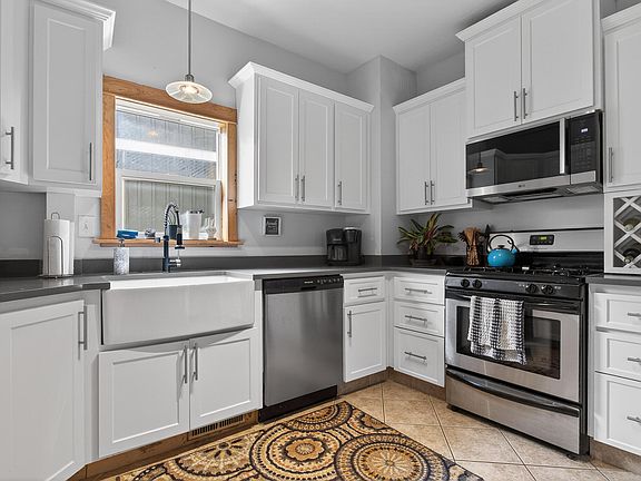 2nd image of 516 W Grand St