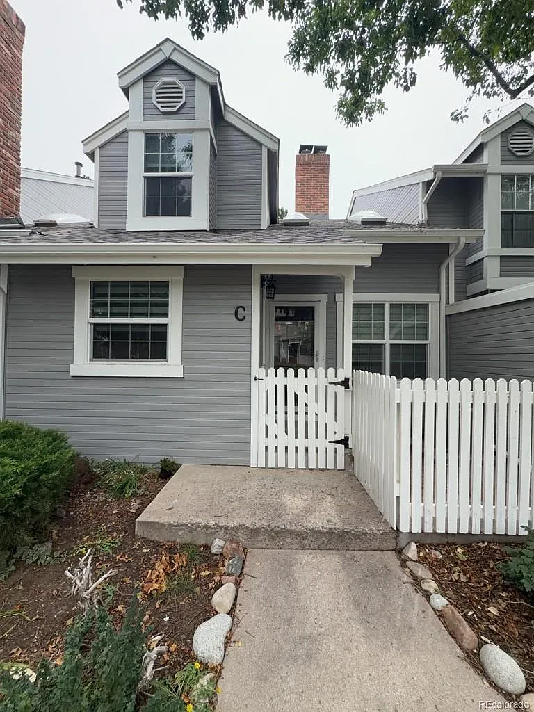 2 bed, 1.5 bath, 1352 sqft, $2,295 — Photo 1