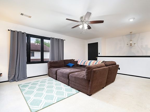 5th image of 218 Manor Dr Unit E