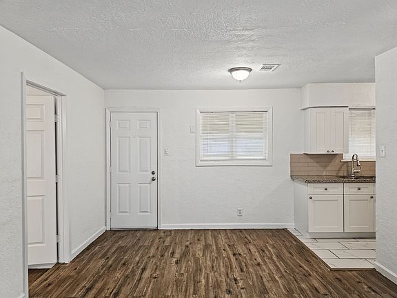 5th image of 206 Prune St