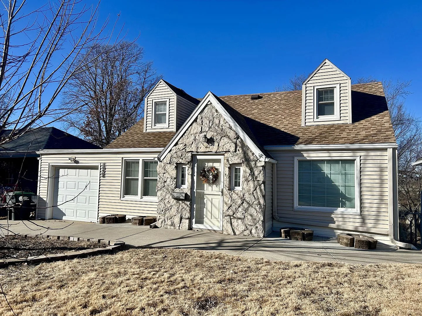 Cozy 3 Bedroom, 2.5 Bath Home in a Great Omaha Location! — Photo 1
