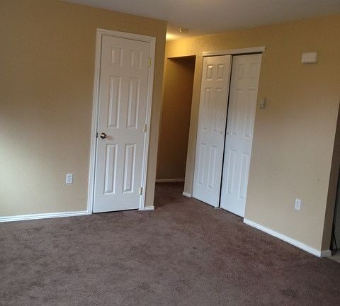 3rd image of 910-960 Bishop Ct #C
