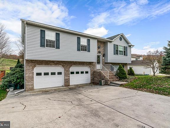 3rd image of 70 Westminster Dr