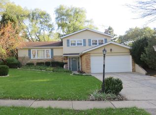 829 71st St, Darien, IL 60561