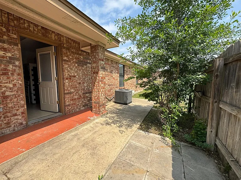 1413 Nicholas Cir #B — Photo 5