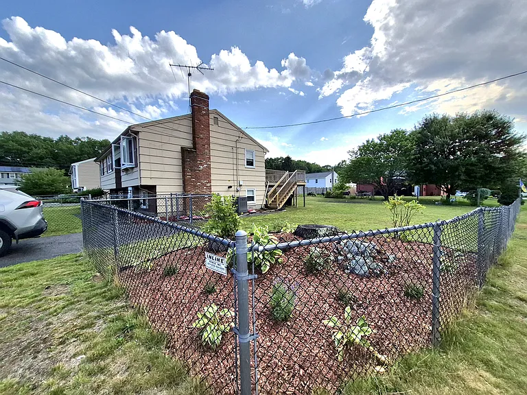 59 Pomona Dr — Photo 3