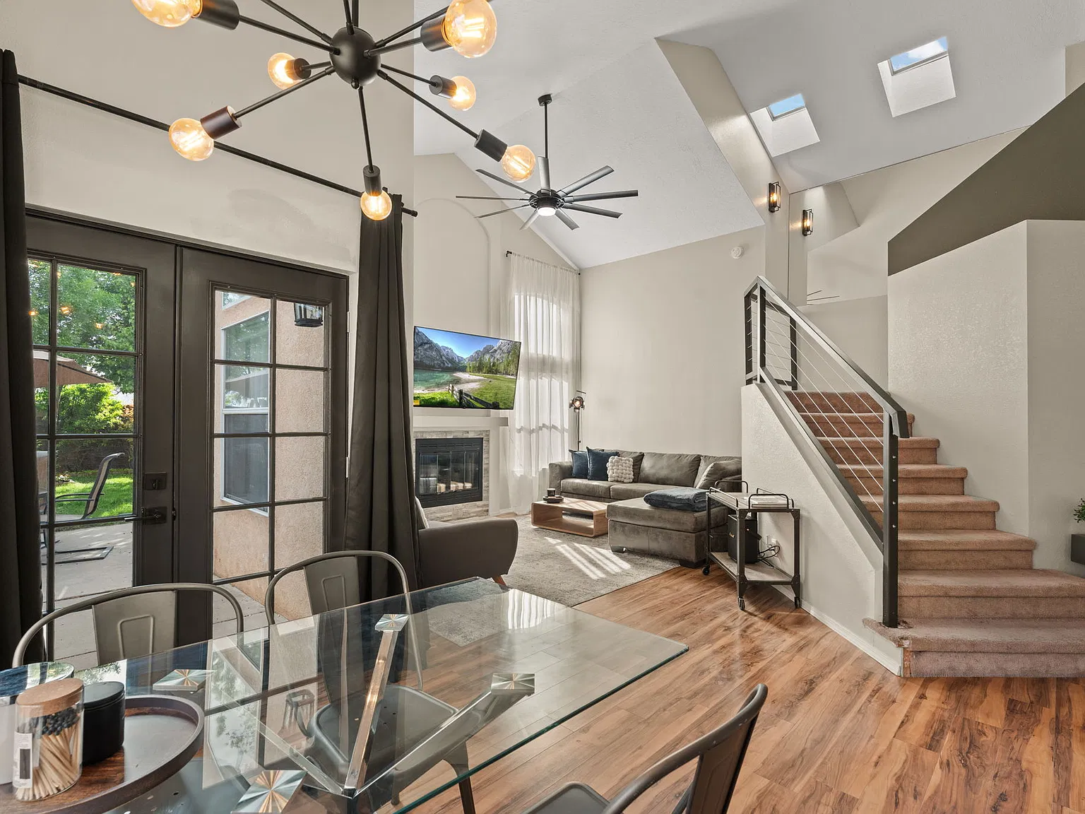 3 bed, 1521 sqft, $2,450 — Photo 3