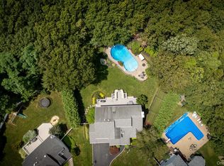 5 Cameron Ct, Commack, NY 11725