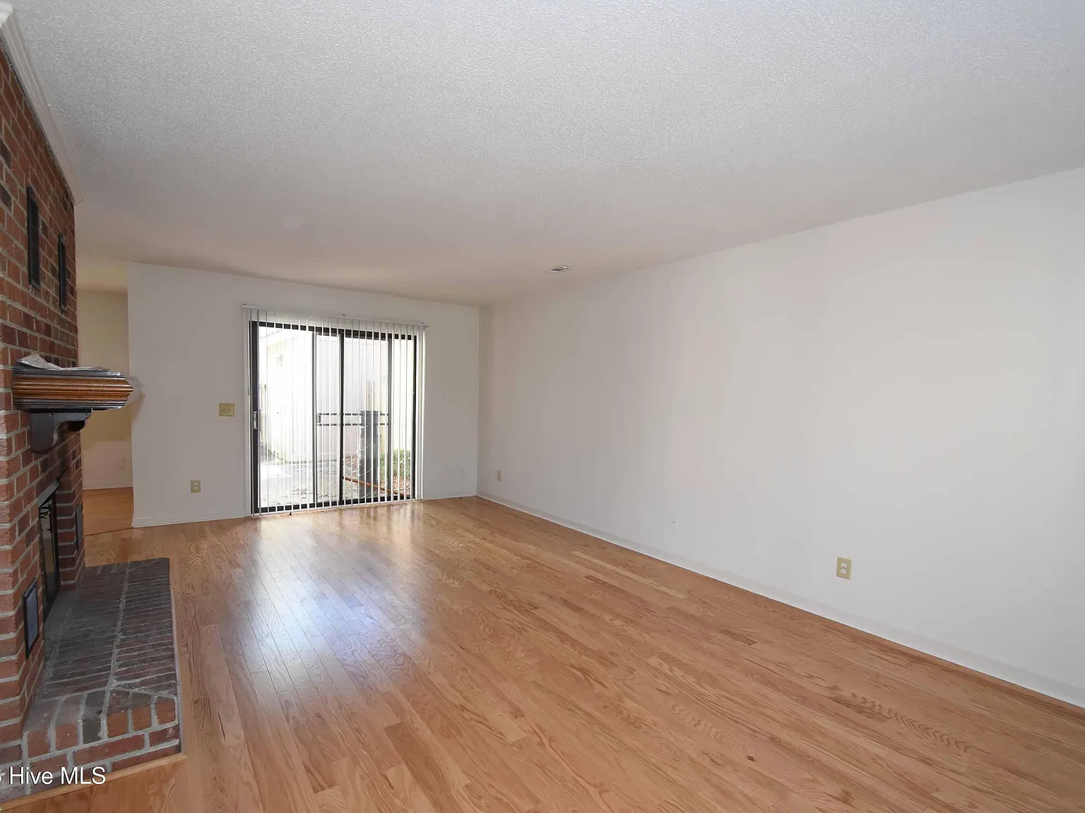 3 bed, 2.5 bath, $1,500 — Photo 2