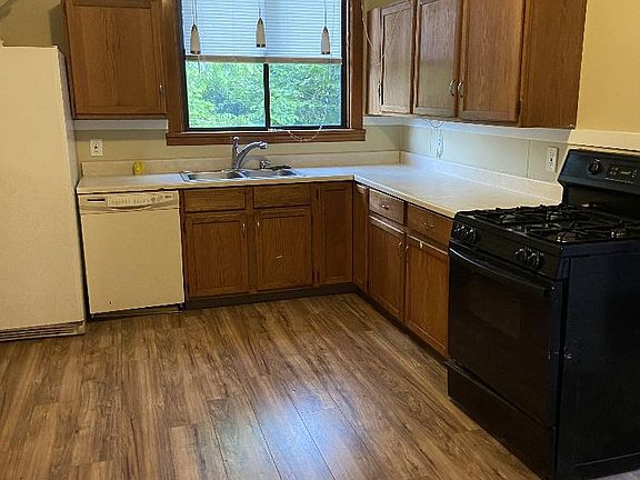 Full eat in kitchen