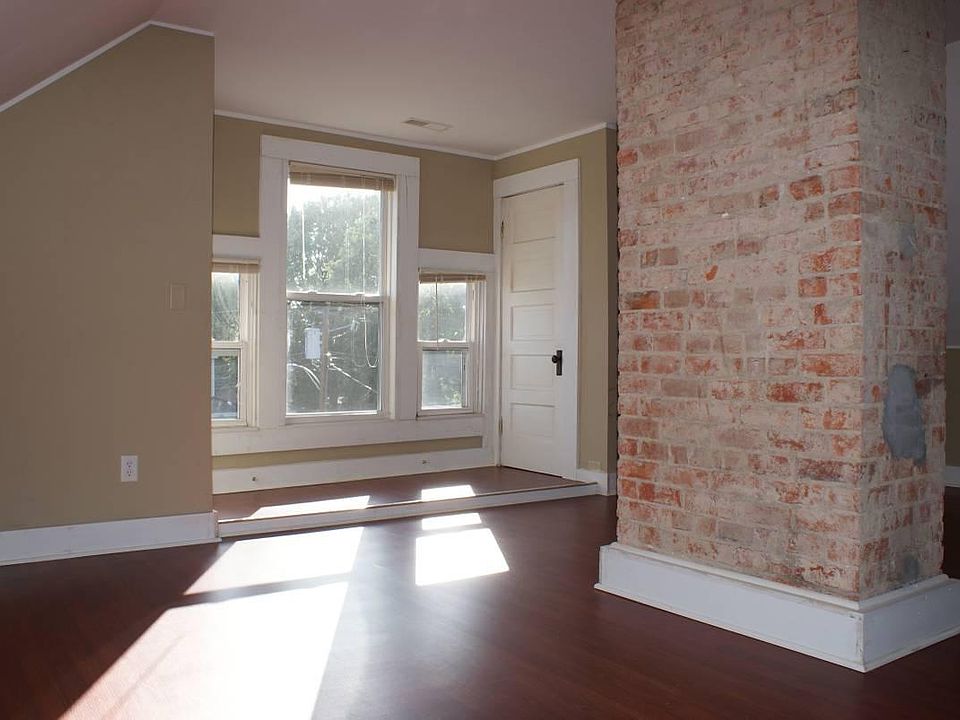 2nd image of 2270 Jefferson Ave #3