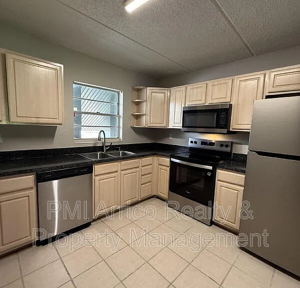 2812 Somerset Park Dr #203 — Photo 4