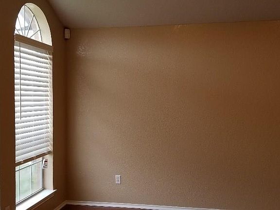3rd image of 5806 Montrose Dr