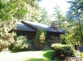 95 Holiday Dr, Hendersonville, NC 28739