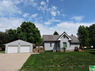 450 S 8th St, Akron, IA 51001