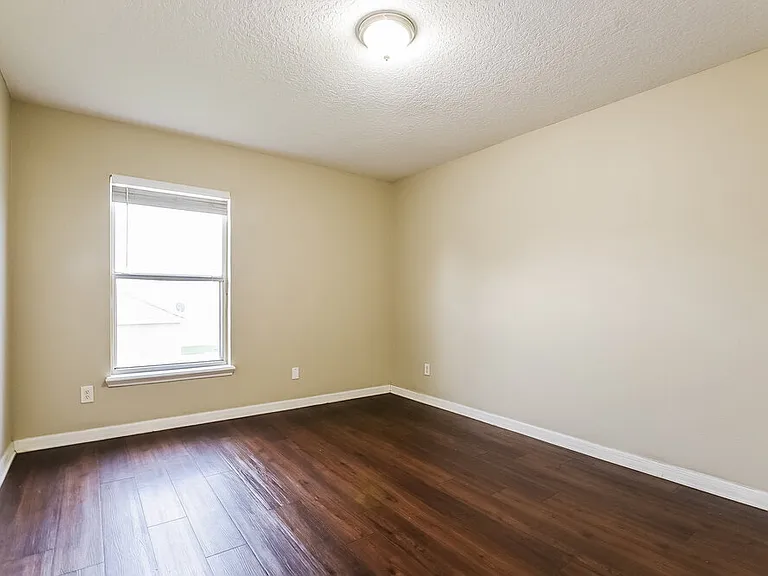 2101 Woodsedge Dr — Photo 13