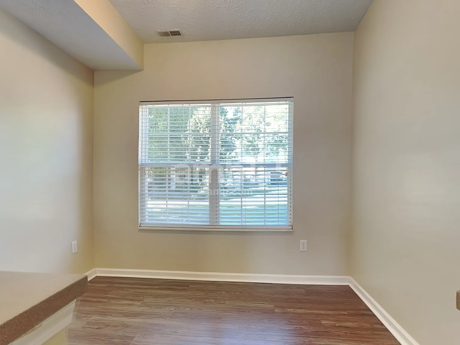 5 bed, 2.5 bath, 2440 sqft, $2,565 — Photo 4